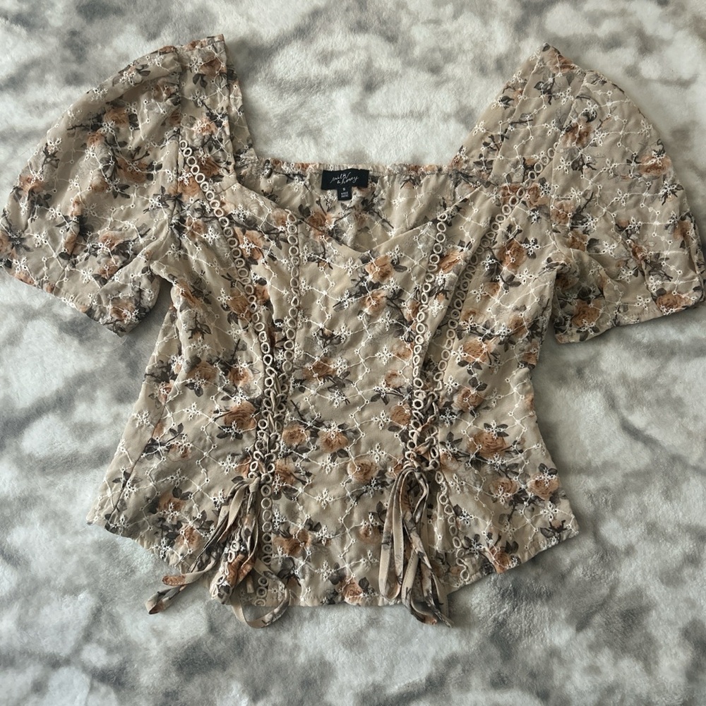 Floral Lace-Up Puff Sleeve Blouse in Beige
